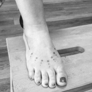 Tatouage-chamanique-pied2